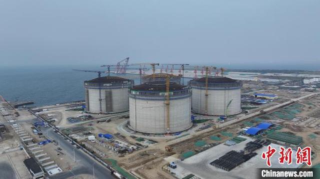 俯瞰中交营口LNG接收站项目。(辽宁省国资委供图)