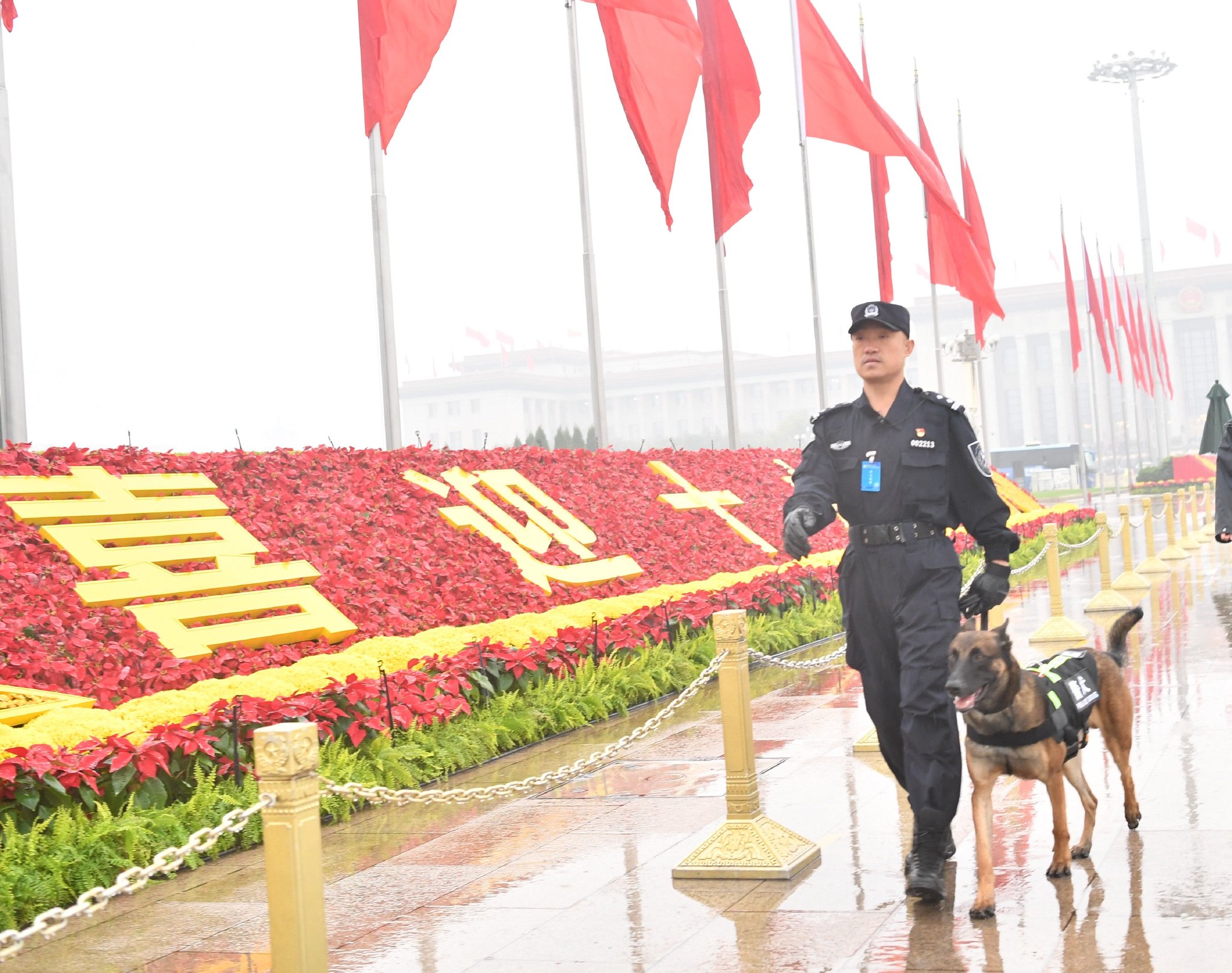 劉鳳義帶犬執行保安任務。受訪者供圖