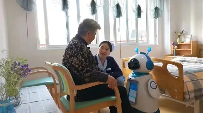 庐阳区养老院使用智慧照护机器人，图片来源：合肥民政