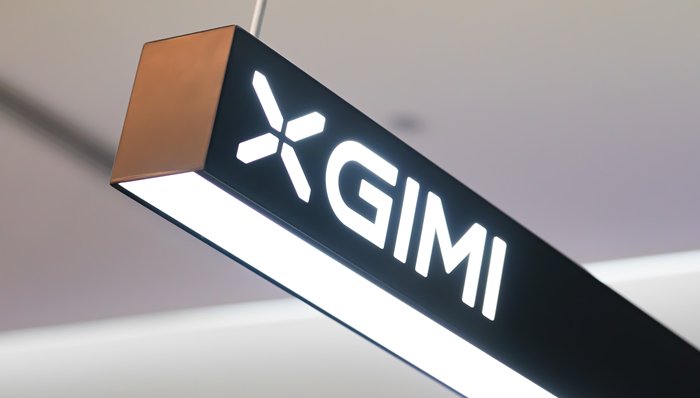 投影仪业务遇冷，极米科技能否讲好车载投影的新故事？