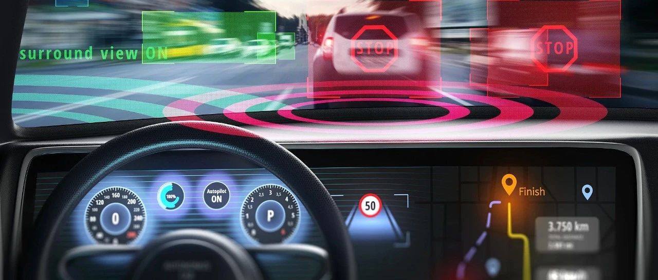 高速行驶途中驾驶员“盖被睡觉”引争议，智能驾驶不能忽视安全！