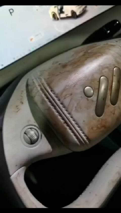 刚买的新车，被丈母娘找来的神婆做法给搞成这样，还能要么？