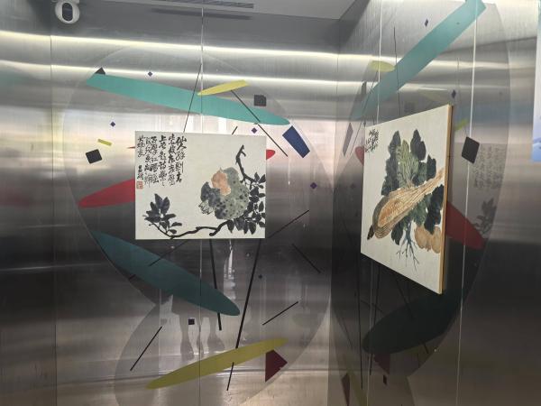 电梯内吴昌硕的画作