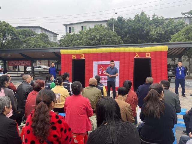 图3为社区居委会委员何威提相关培训要求