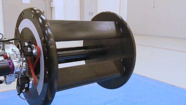 飞行汽车底盘测试，这种形态的螺旋桨有意思，感觉好熟悉…