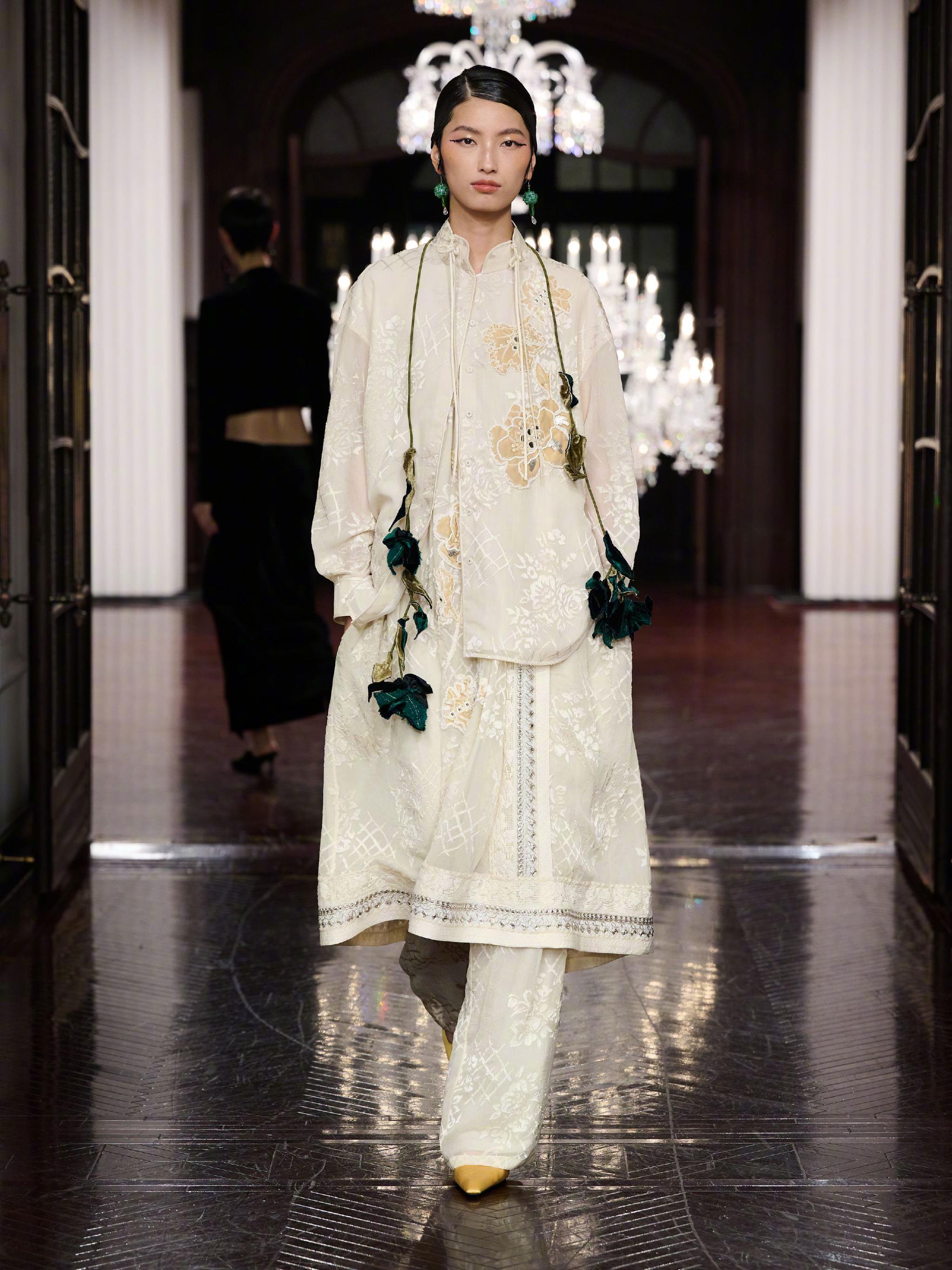 东方美学代表品牌 M essential 于上海科学会堂举办十周年大秀…|会堂|美学|科学_新浪新闻