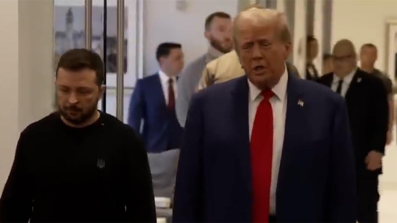 泽连斯基：靥乩势盏毖