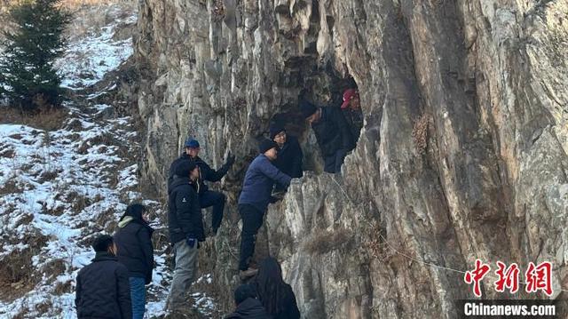 进行石 13d3-92114834907512458a20a4e4d28ce83d.jpg