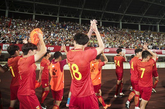 2018年「熊貓杯」,U19國足奪冠。隊中朱辰傑、蔣聖龍等人如今已是國足主力。視覺中國供圖(資料圖片)