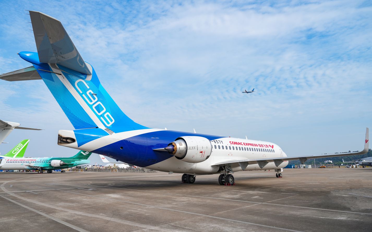 在第十五屆中國國際航空航天博覽會上,C909飛機亮相。黃瀚 攝