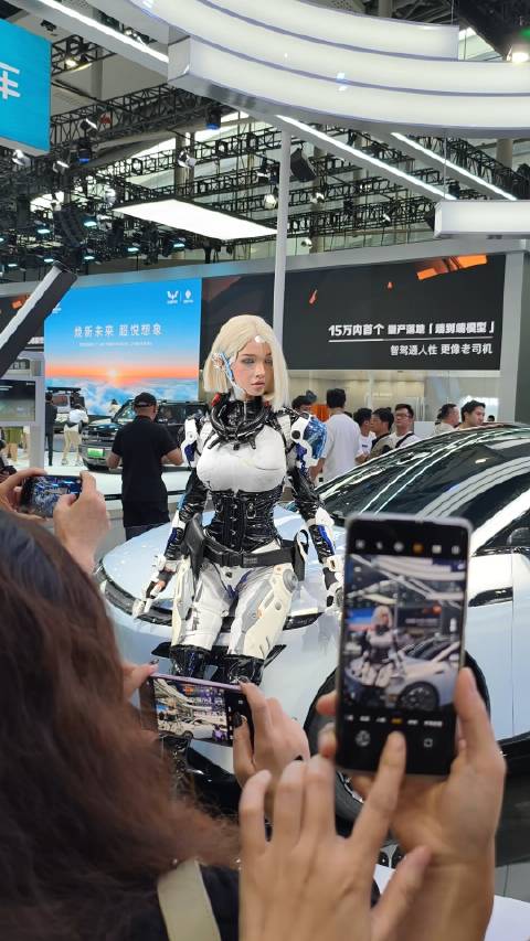 车展偶遇机器人，真实感太强了！