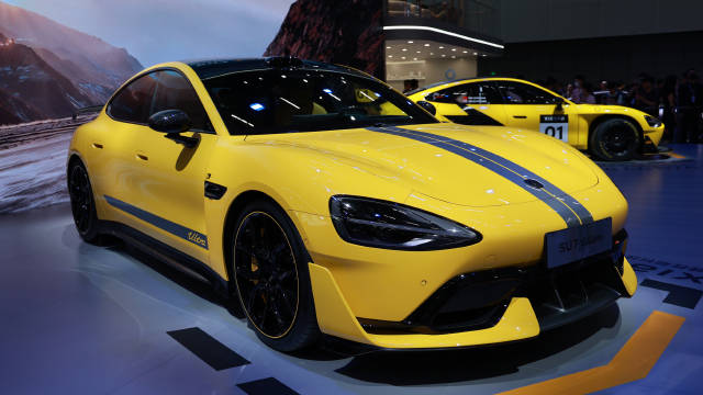 来了！小米展台依旧是本届车展最火爆的展台，除了雷军到场外，还有一个原因…