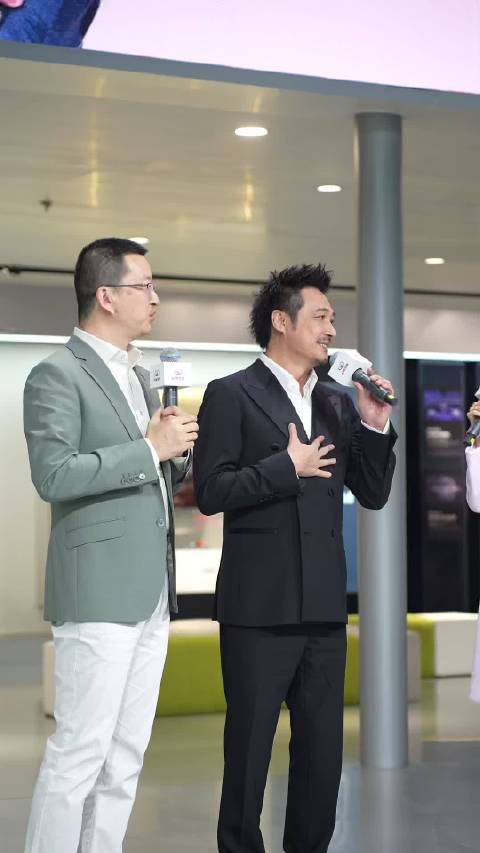 中国香港影帝吴镇宇现身车展，为站台，声称长城汽车品牌“从小听到大”