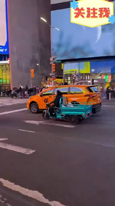 三蹦子都快要占领老美农村市场了，在美国也可以闯红灯吗？