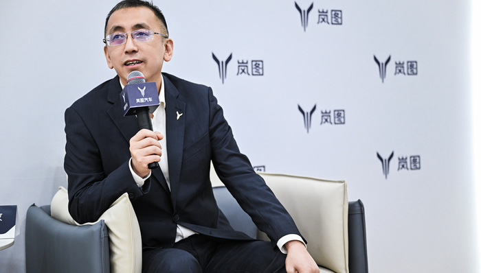 岚图CEO卢放：汽车业利润率新低是新能源转型的必经阵痛 | 2024广州车展