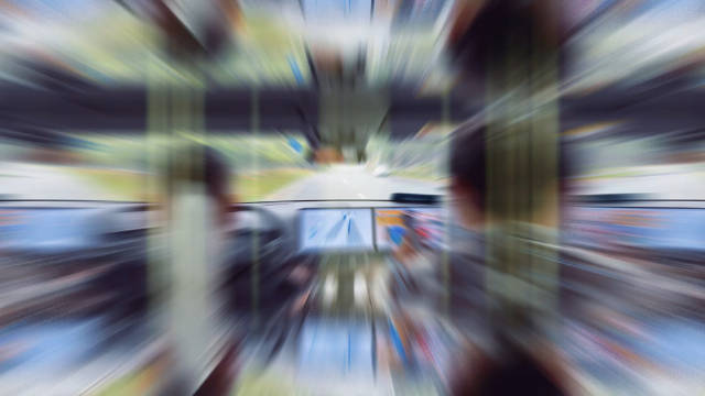 放一个U型掉头弯道和过ETC收费站的实拍…