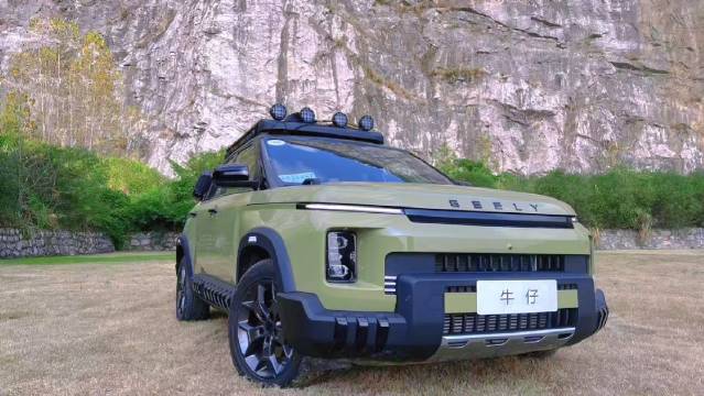 这才是年轻人的第一辆“方盒子”，实拍一组吉利首款轻越野SUV——吉利牛仔…