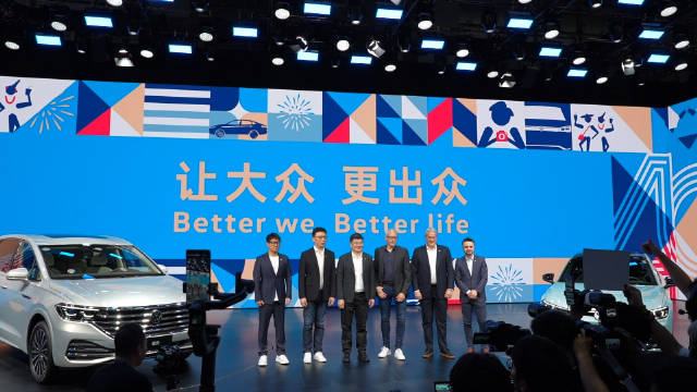 上汽大众多款明星产品登陆1.1号馆，车展现场…