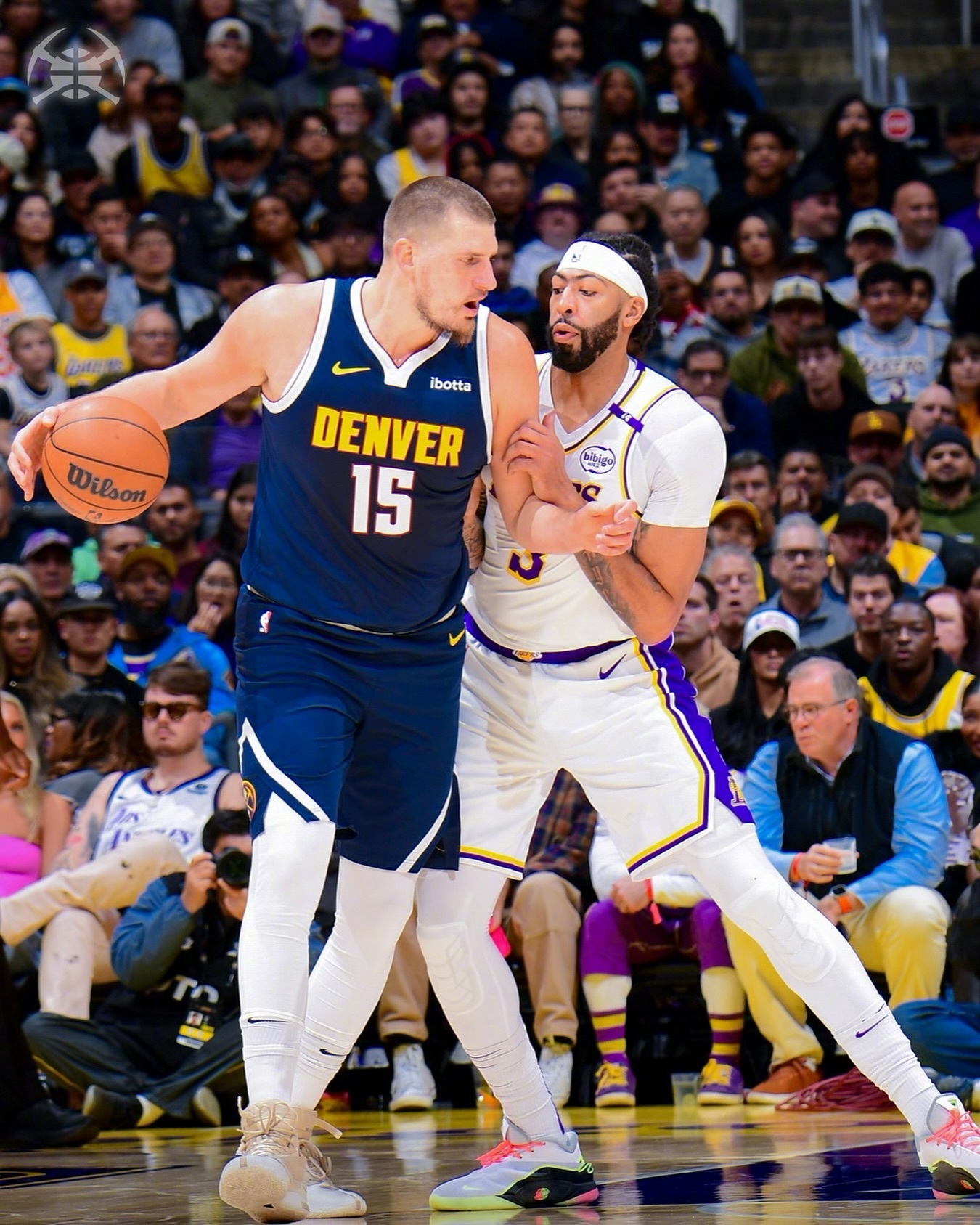  掘金客场挑战雄鹿 三分火力与内线统治力的终极较量