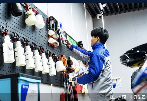 “触底”的汽车经销商：转售新能源、加码洗车贴膜副业