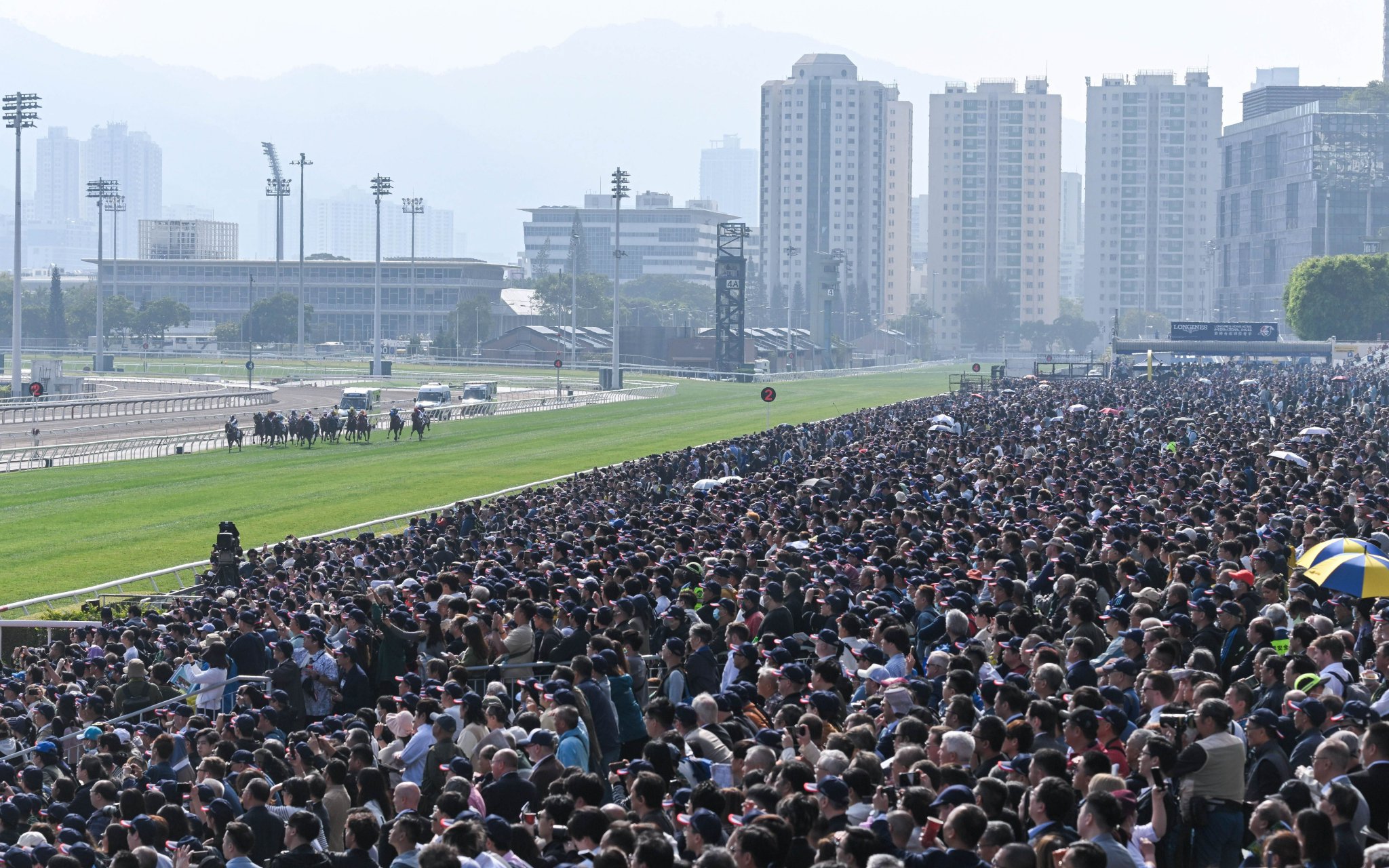 「香港國際賽事2024」吸引了超過8萬名觀眾入場觀賽，其中內地遊客超6500人。 香港賽馬會供圖