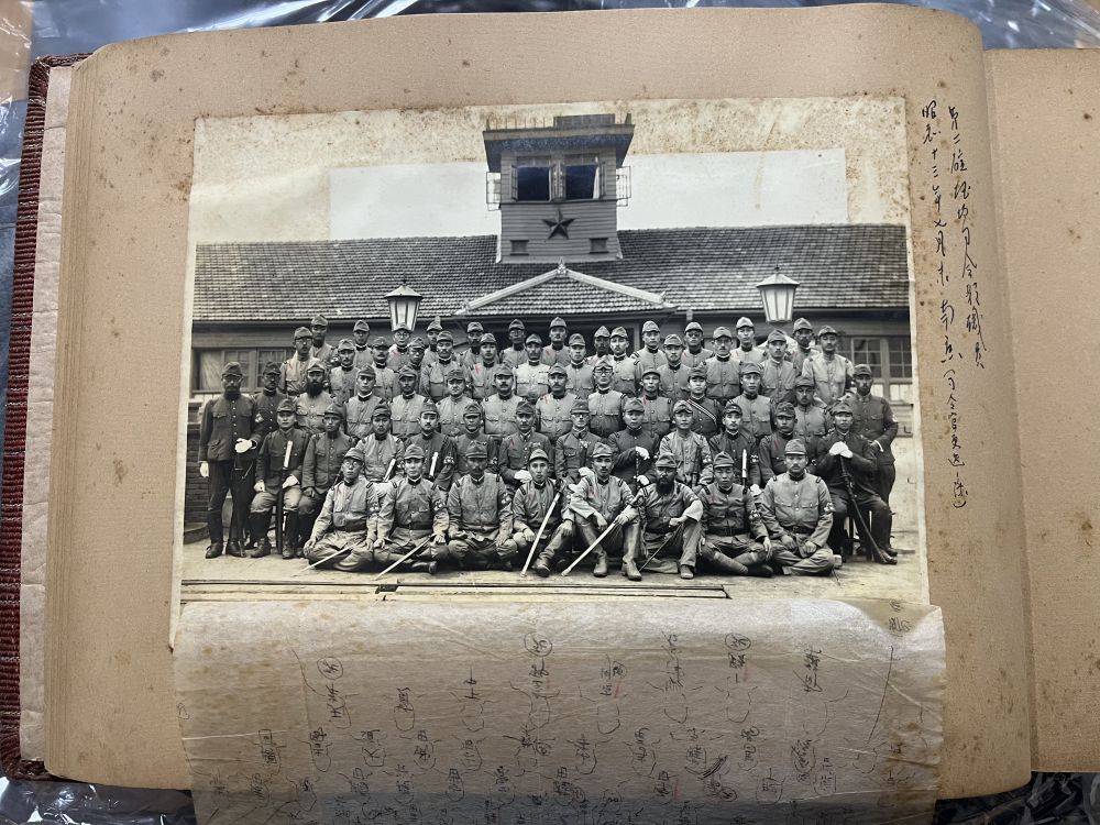 侵華日軍第二碇泊場（即南京碇泊場）司令部職員的合照。（受訪對象供圖）