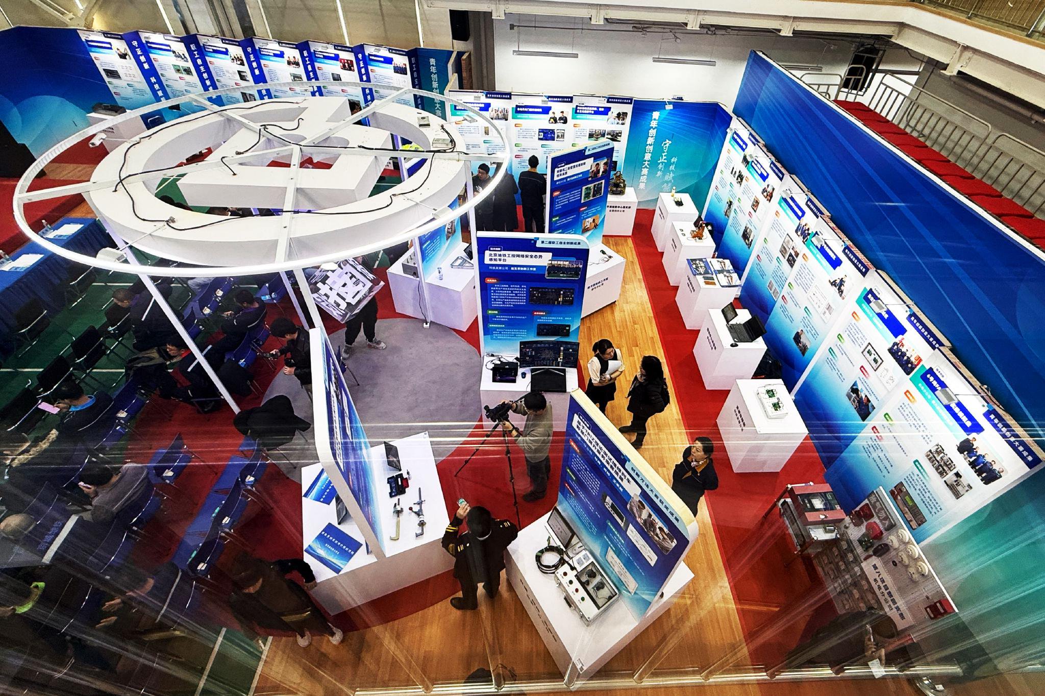 12月9日，北京地鐵公司第二屆職工自主創新成果暨青年創新創意大賽成果展開幕。新京報記者 王貴彬 攝
