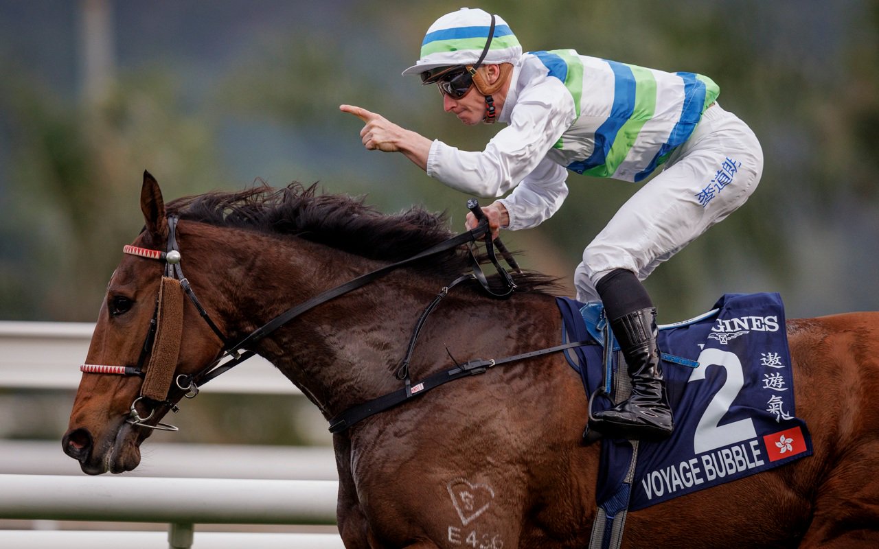 香港賽駒「遨遊氣泡」在騎師麥道朗策騎下奪得香港一哩錦標冠軍。 香港賽馬會供圖