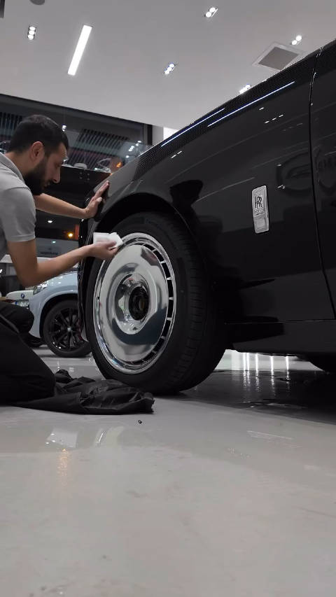 新车买回来，不得给轮毂贴个膜吗？你们觉得呢？