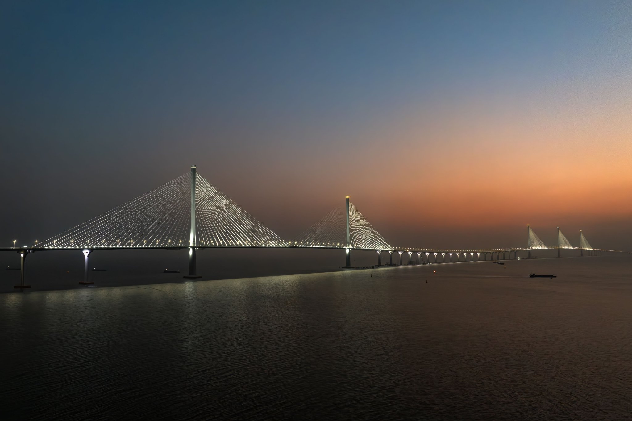 傍晚的黃茅海跨海通道。馮珠仔 攝