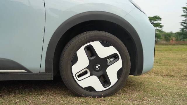 实拍极狐考拉S：10.98万起，纯电续航500km，同级唯一电动侧开门！