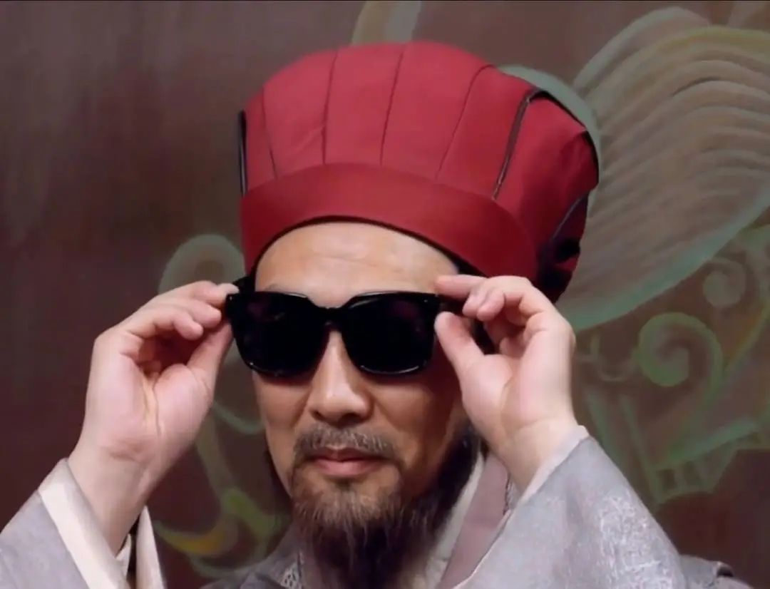 AI“魔改”诸葛亮戴上墨镜(网络视频截图)