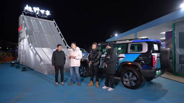 全新BJ40魔核电驱版 100%陡坡攀爬挑战成功