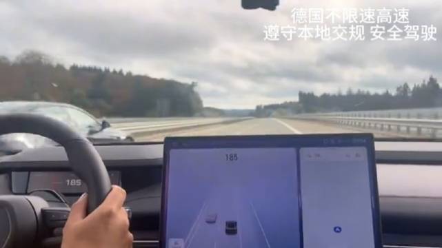 这次直线绷嗨了！小米SU7车主，在不限速的德国高速上飙到速度极限！