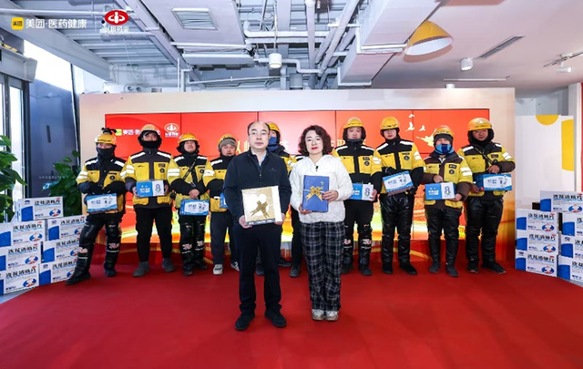 捐赠现场 刘楠 摄