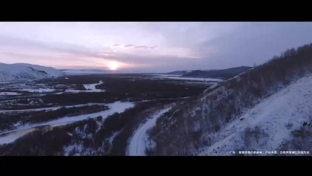 在冰雪路面极端环境条件下，尊界S800的5.48米D+级车身姿态依然从容稳健