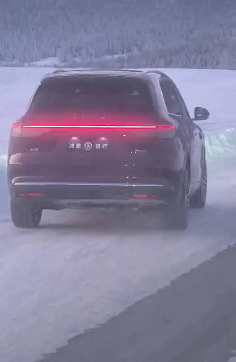 问界M8无伪装曝光，感觉如何？