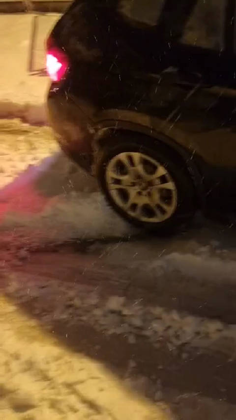 我就想问了，E底盘的宝马X1不是后驱为主的吗 防滑了个寂寞