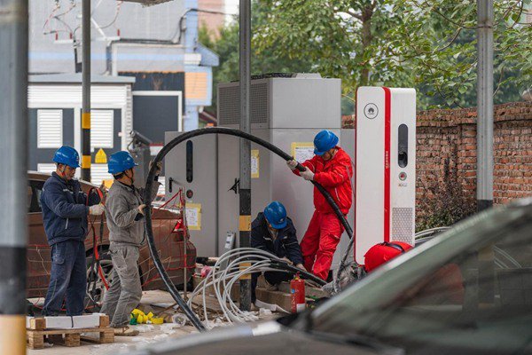 荣昌乡镇首个液冷超充站投运