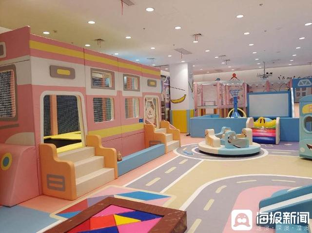 “孩子王”门店里供小朋友玩耍的儿童乐园