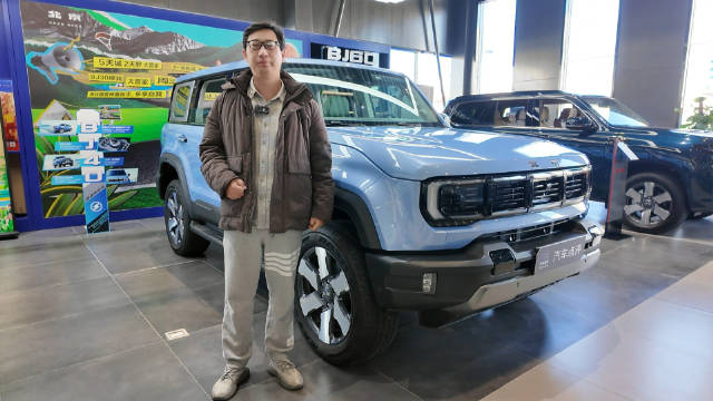 电动四驱+三把锁，预售22.48万起，探店BJ40魔核电驱版
