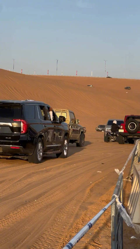 中东土豪的全新库里南已经在玩沙子了