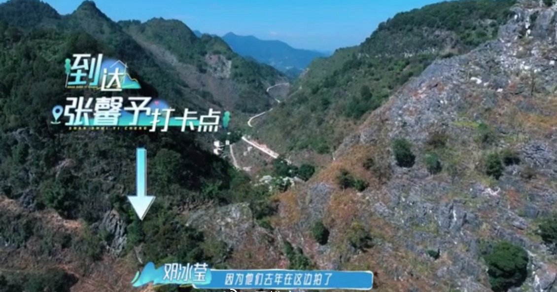 陈小纭给小情侣定制了一条浩坤湖徒步爬山户外出片路线…