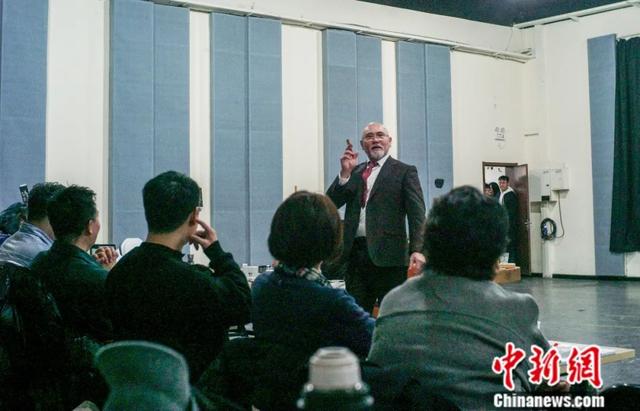 台湾知名演员赵文瑄日前在北京接受中新社“东西问”专访。中新社记者 安英昭 摄