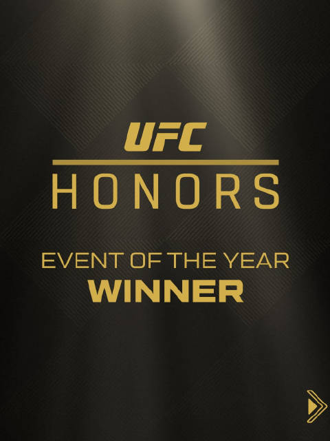 UFC300综合格斗赛张伟丽第二回合裸绞降服老对手罗斯 成功卫冕草量级世界冠军金腰带