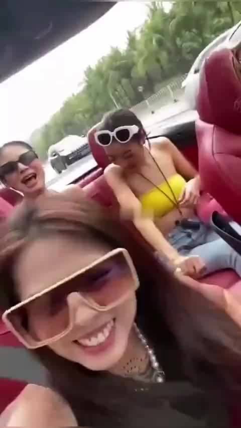 下大雨了，这个敞篷怎么关……