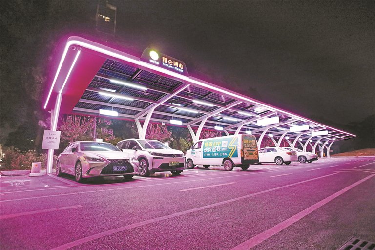 深圳累计建成超充站逾千座，“1公里超充出行圈”便利市民生活