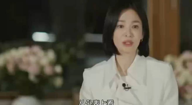 宋慧乔说不是能靠脸做什么的年纪了，哦莫，美成这样也有年龄焦虑