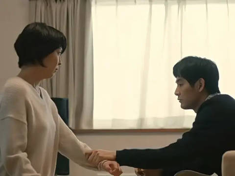 “爱到深处，就觉得徒劳， 我究竟要从什么手里抢走你才好？”