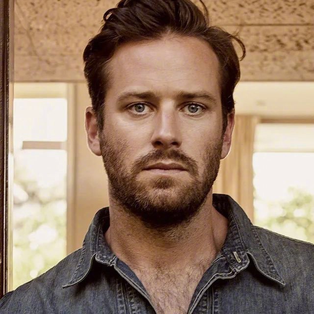 艾米·汉莫将主演动作惊悚片《黑暗骑士》，本月底克罗地亚开拍